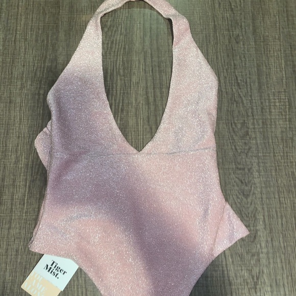 SOLD ON MERCARI - Picture 1 of 3